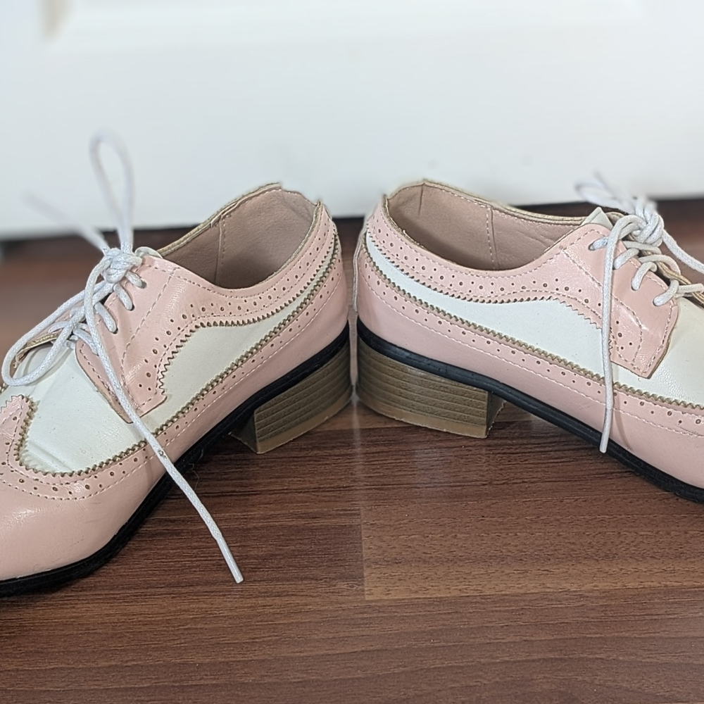 Elegant Pink and White Women's Oxford Shoes - Picture 2 of 4